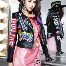 Новинка, осенняя кожаная куртка с заклепками и граффити, короткая Дизайнерская Женская мотоциклетная кожаная куртка, женская верхняя одежда из искусственной кожи