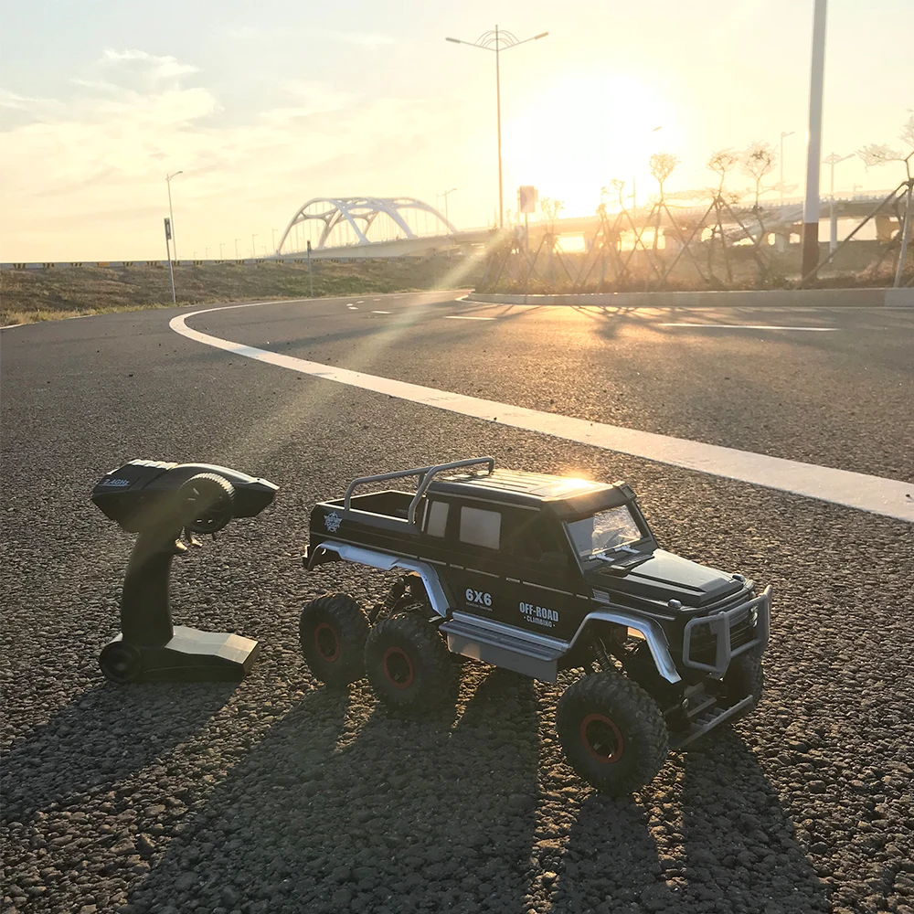Flytec_699_110_2.4G_6WD_Climber_RC_Car_Wrangler_Design_with_LED_Light_Rock_Defender_Car_22