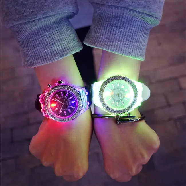 Мода 2018 светодио дный г. прилив светодиодные наручные часы женская форма Студент повседневное спорт личность желе светящиеся часы ребенок