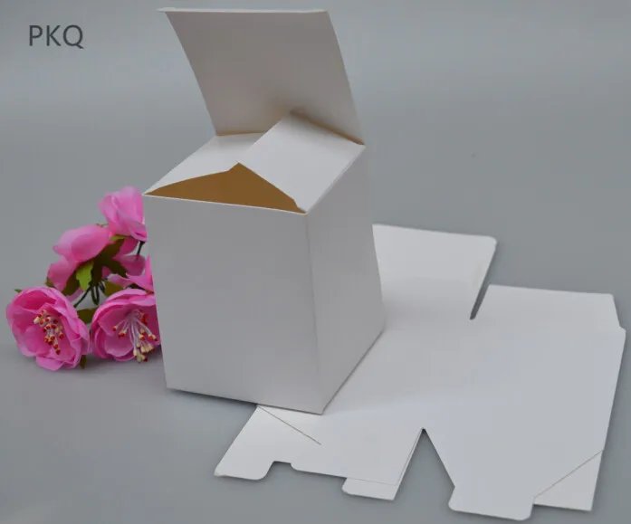 

30pcs 8*8*8cm Vintage Retro Kraft Paper Box Wedding Gift Favor Boxes Party Candy Box square white Packaging soap box 10*10*10cm