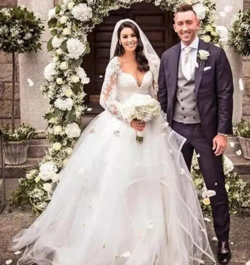 2018 V Neck Lace Wedding Dresses Long Sleeves Tulle Sweep Train A Line Long Bridal Wedding Gowns1