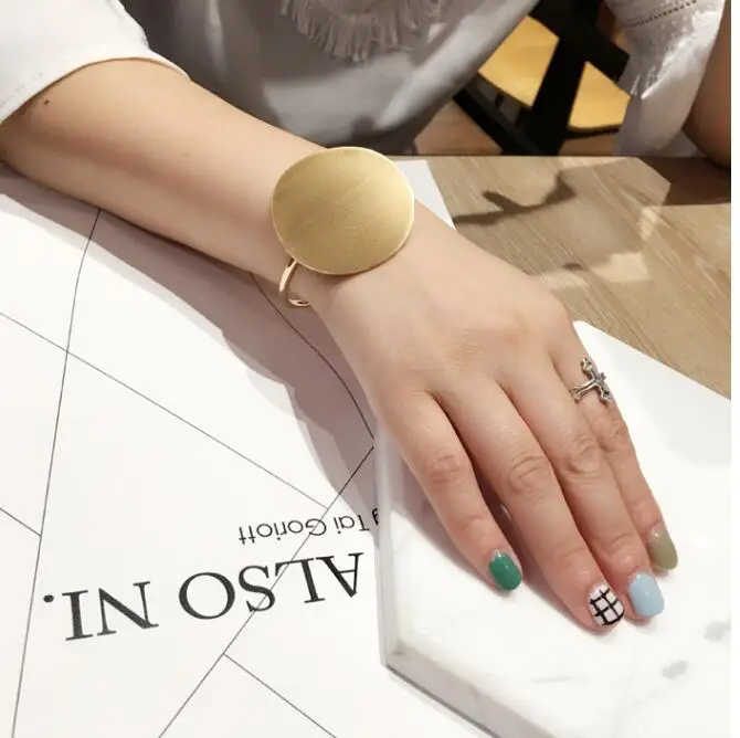 

SMJEL 2019 New Fashion Round Cake Bracelet Bangles Femme Open Simple Disc Cuff Bangles for Women Party Gfits Wholesale