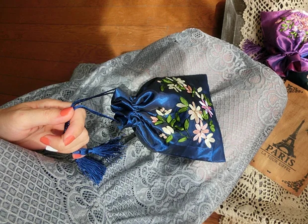 1 шт случайная Вышивка Узор родного города старый цветок лента вышивка ретро Атлас Ювелирные изделия с бахромой сумка