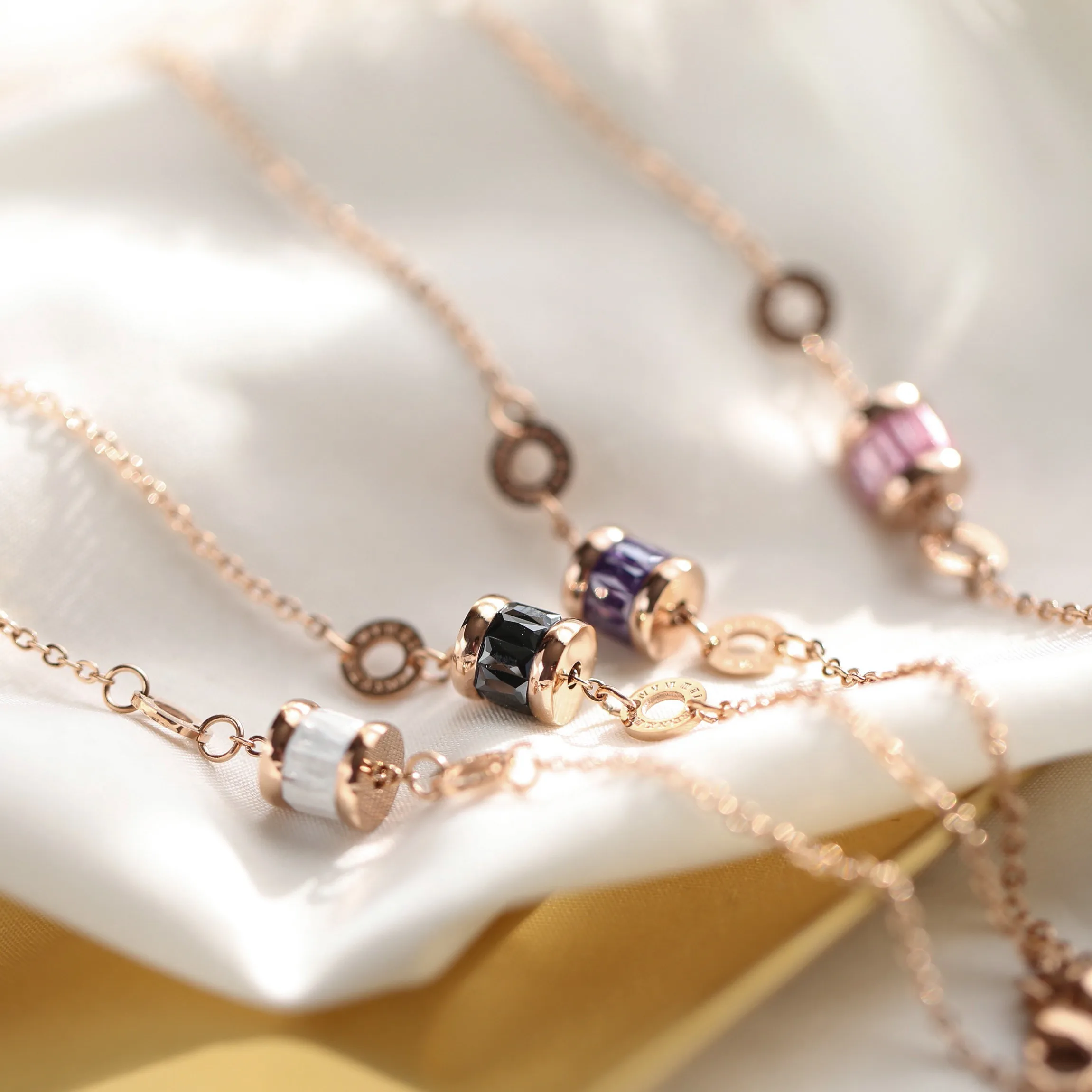 

2019 Roman Number Colorful Zircon Bracelet Fashion Woman Birthday Gift Rose Gold Color Titanium Steel Jewelry Never Fade