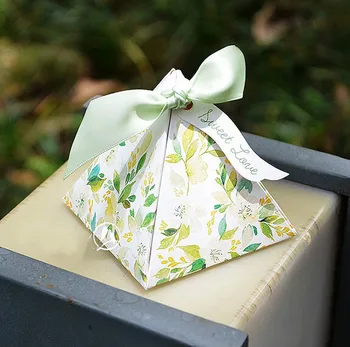 

50pcs Green watercolors Creative Wedding Favors Flower Candy Boxes Beautiful two side print Triangular chocolate Box