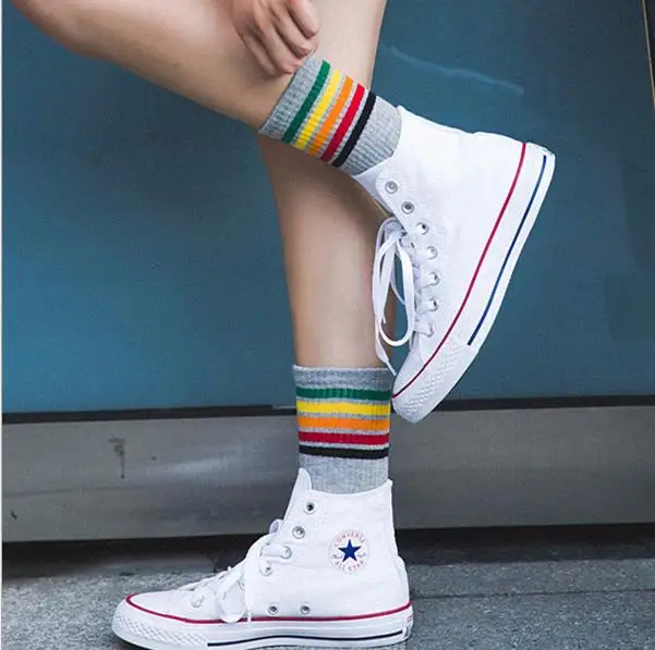 Крутые короткие радужные носки Харадзюку для скейтбординга, художественные женские модные белые хлопковые хипстерские Цветные Короткие носки с мультяшными рисунками для женщин - Цвет: Серый