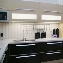 Черный современные кухонные шкафы