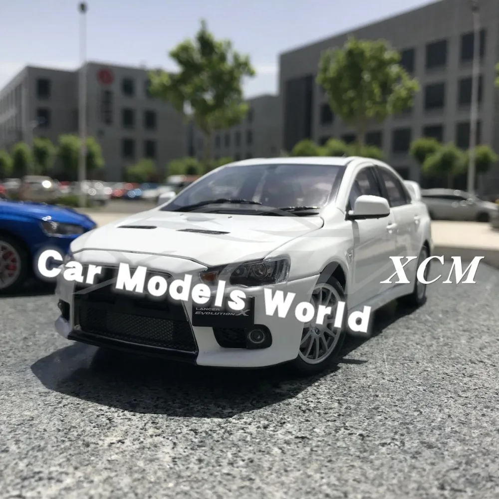 Литая под давлением модель автомобиля для Lancer Evolution X EVO RHD 1:18 (белый) + маленький