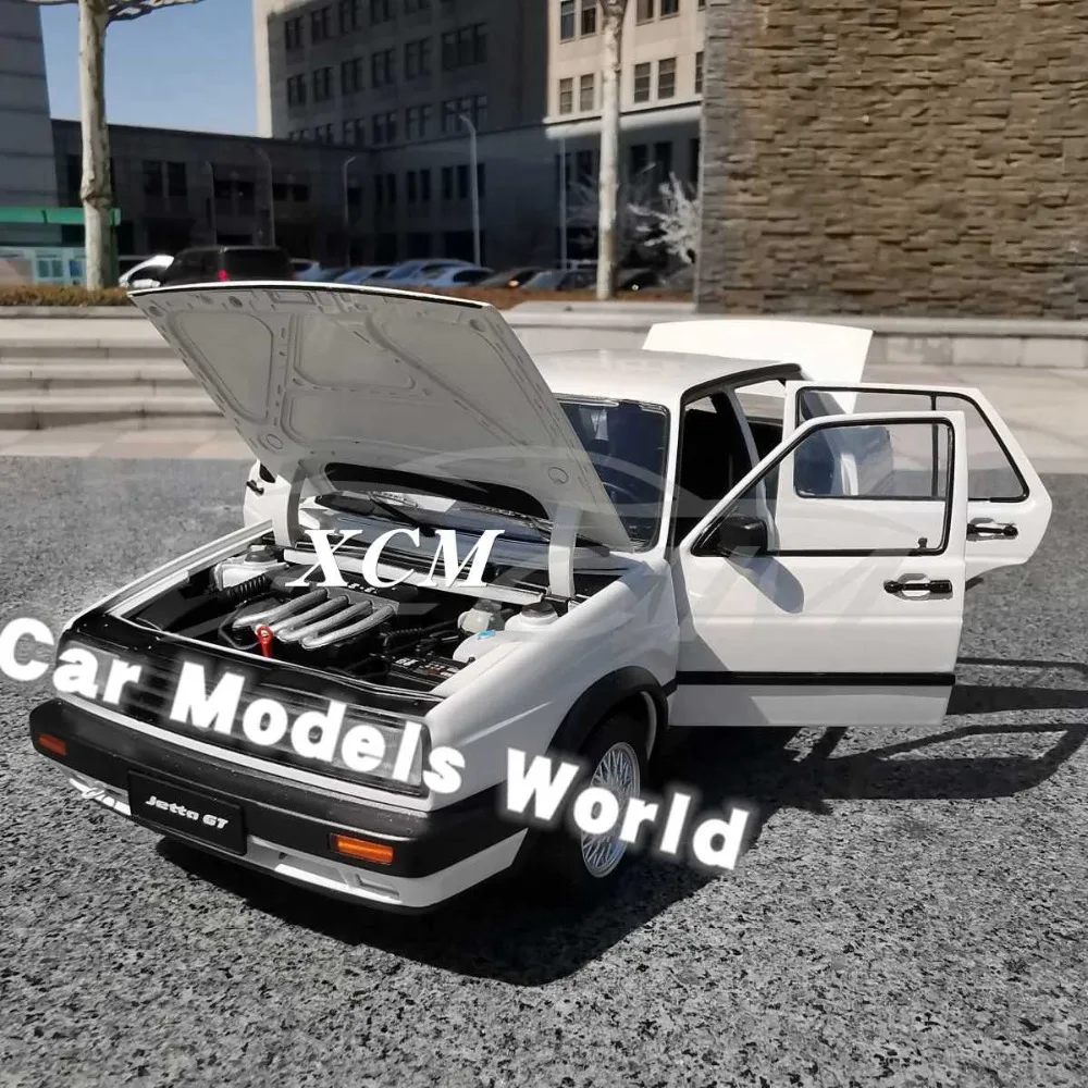 Литая модель автомобиля для старой Jetta(белый)+ маленький подарок