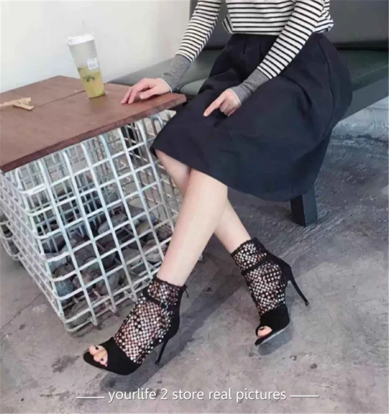  (11)