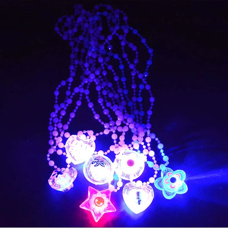 

FLASHING LIGHT UP CARTOON PRINCESS NECKLACES PENDANTS TOY Glow Necklace Pendant Decoration Halloween Christmas navidad