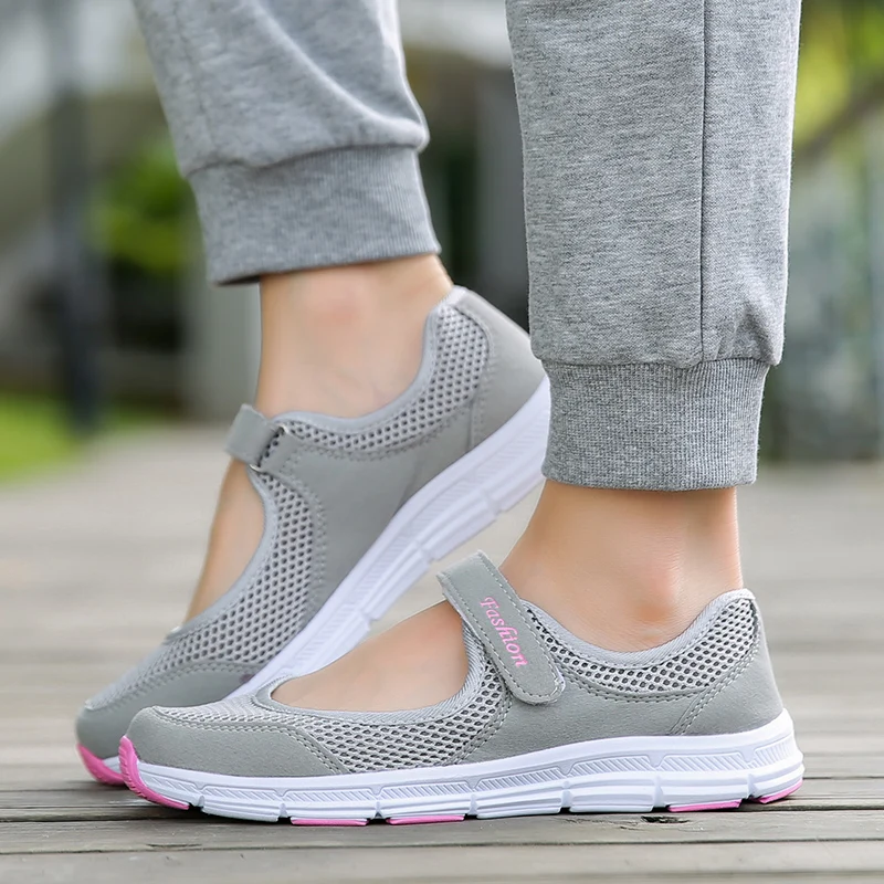 

Light Summer Breathable Women Sneakers Year old Healthy Mesh Flats Anti-slip Mother Girls for Waking Soft Ladies Running