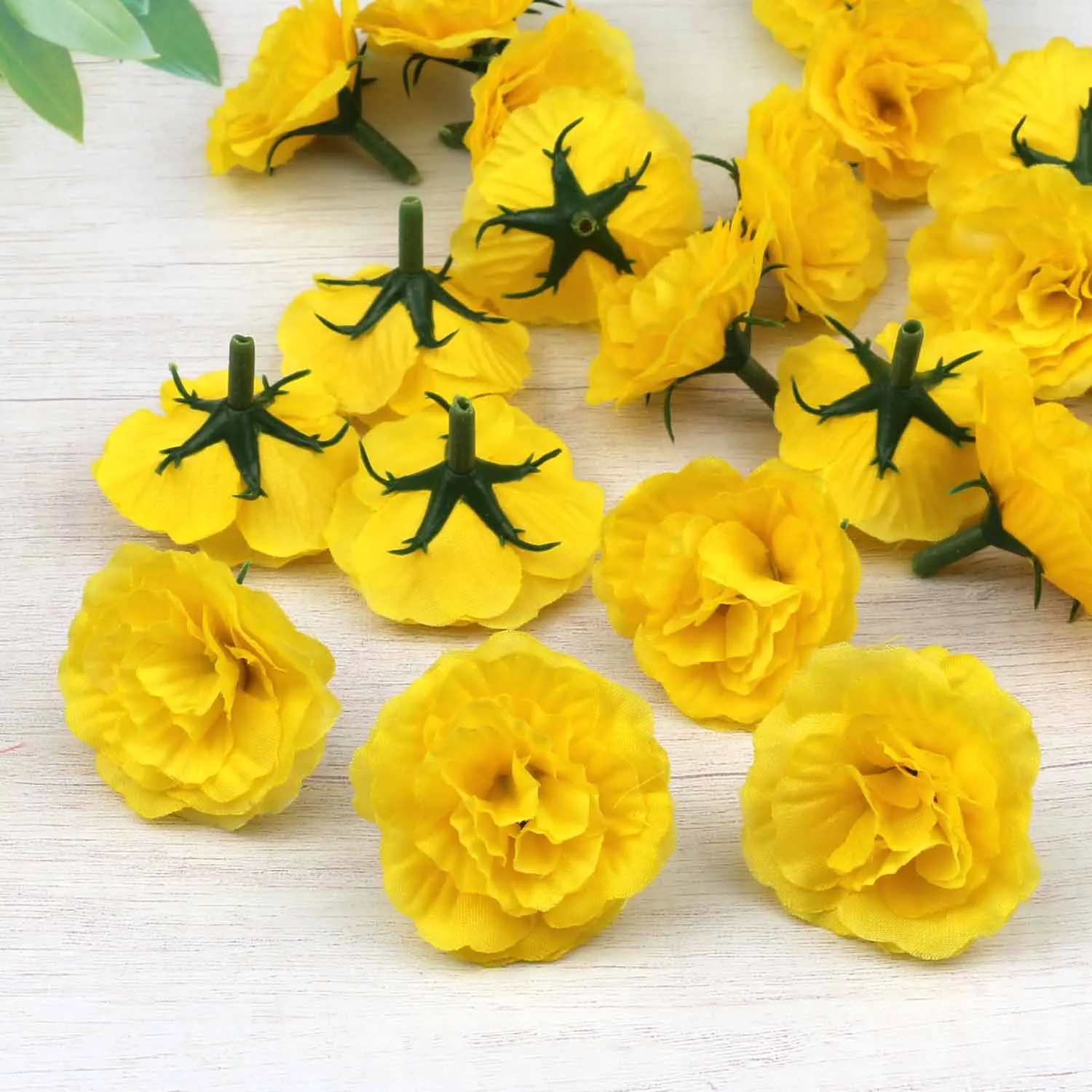 

Yellow Silk Flowers Pack of 30 Artificial Silk Rose Heads Bulk Flowers 4cm For Flower Wall Kissing Balls Wedding Supplies