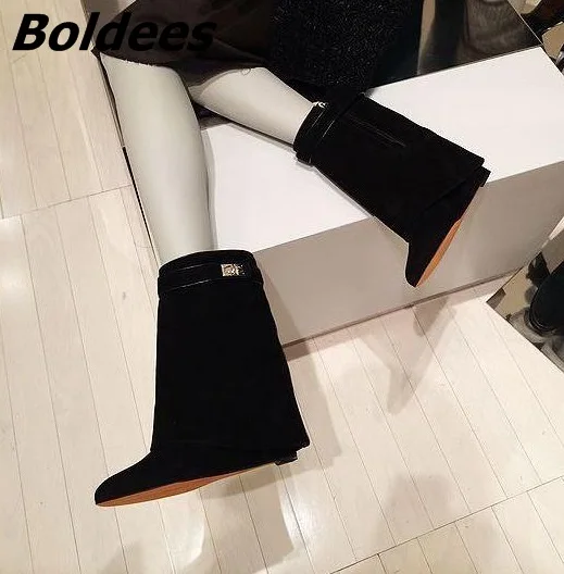pointed toe biker boots