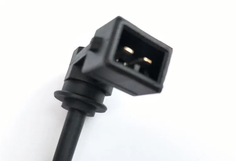 Coolant reservoir tank with water lever sensor for Chinese SAIC ROEWE 550 750 MG6 1.8T Auto car motor parts 10002366 / 10003818