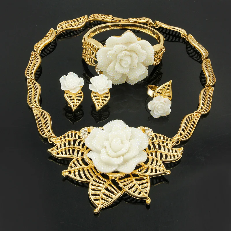 

2019 New Fashion Charm Dubai Bride Gold Jewelry Accessories Exquisite Rose Necklace Nigeria Ladies Party Jewelry Set / Wholesale