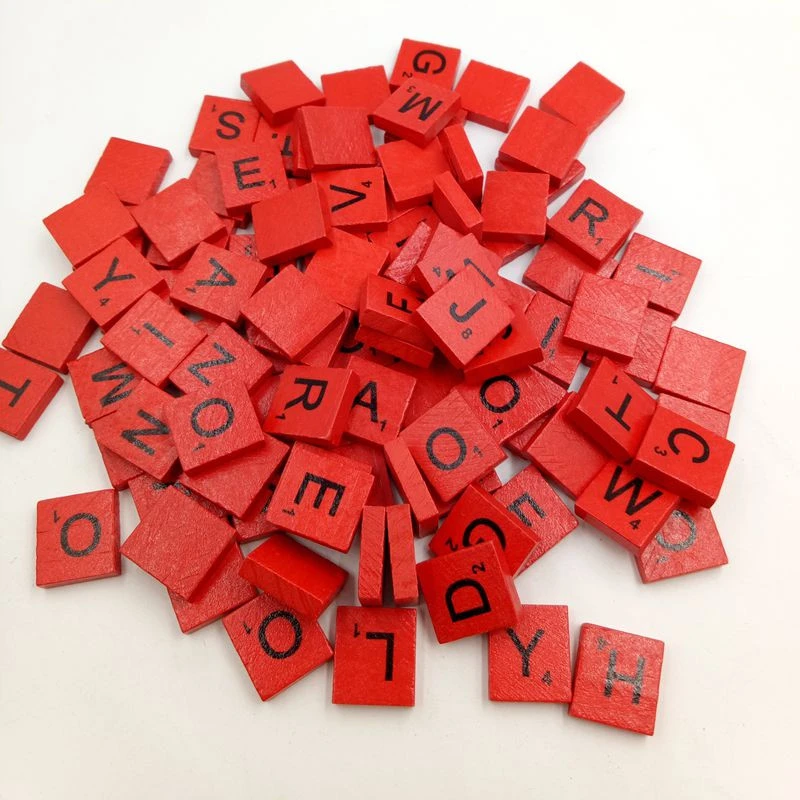 Хорошее качество красный 100 деревянный скрэббл плитки черные буквы и цифры для поделок деревянные алфавиты для детей развивающие Devepment