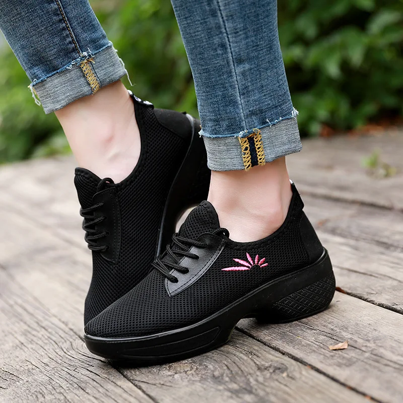 

Spring and Autumn New Breathable Square Dance Shoes Women's Shoes Non-slip Lightweight Mom Zapatos De Mujer