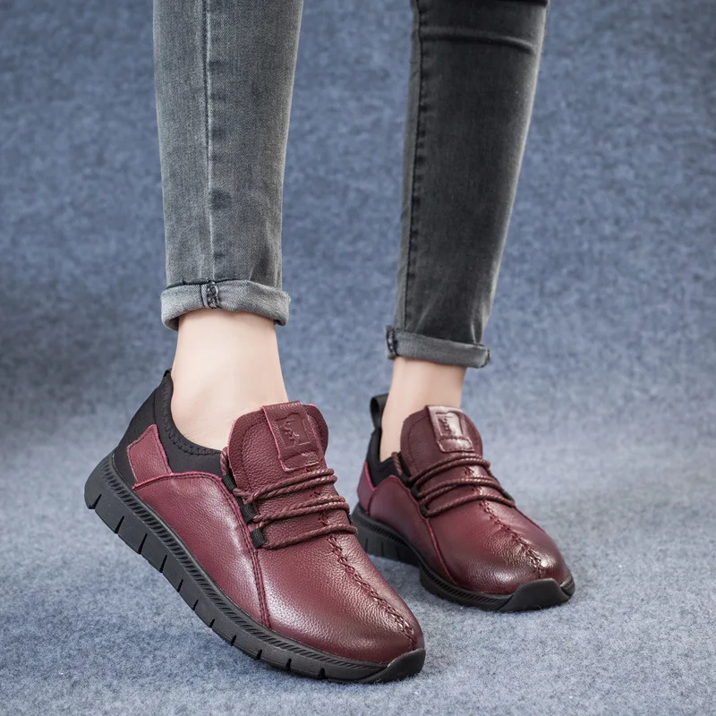 

2019 new cowhide women's single shoes flat casual middle-aged mother shoes wear shoes women.