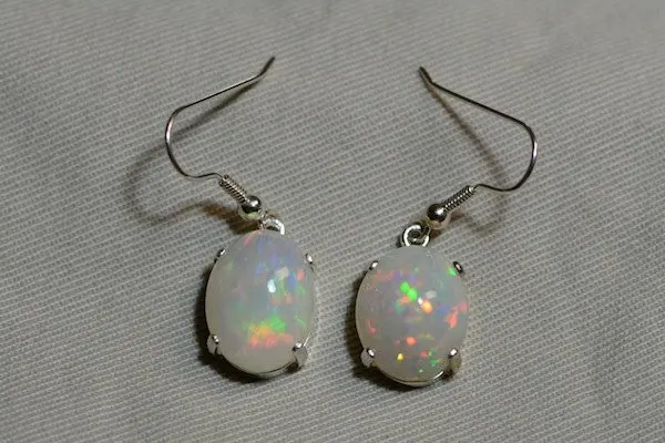 

Boho Female Ladies White Fire Opal Earrings Vintage Silver Color Oval Drop Earrings Cute Fashion Long Dangle Earrings For Women