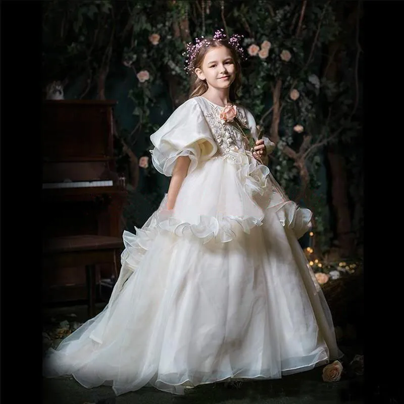 Белое сатиновое платье с высоким воротником и короткими рукавами для девочек, украшенное бисером, с аппликацией, бантом, молнией сзади