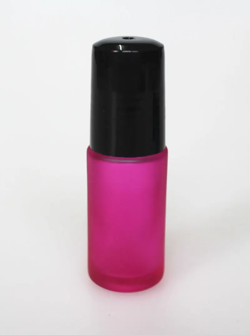 5 шт./упак. 5 мл матовое толстое стекло флакон для парфюмерии, с роллером бутылка с шариком из нержавеющей стали бутылка эфирного масла розовый синий черный зеленый - Цвет: Розовый