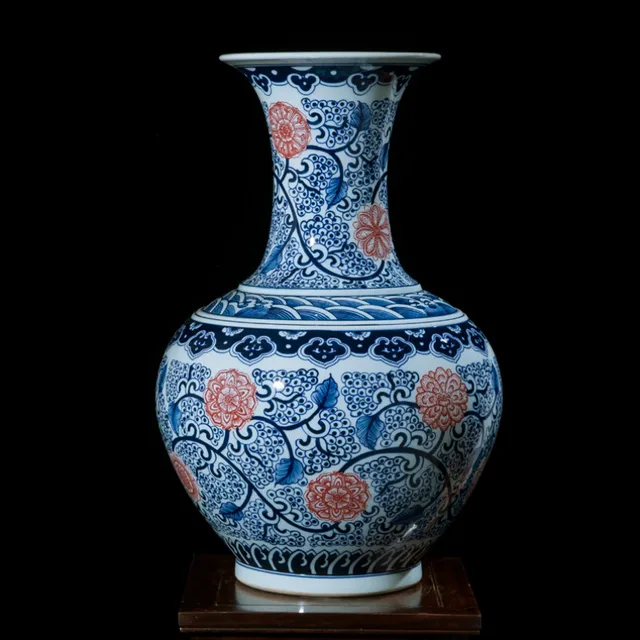 Traditional Chinese Blue And White Porcelain Vase Home Decoration Blue And White Porcelain Vase