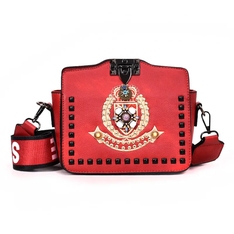 

2018 Brand Rivets Shoulder Bag Ladies Fashion Crossbody Bag For Women Messenger Bags Small Luxury Handbags Casual Tote sac femme