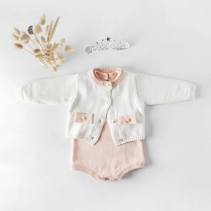 Хлопковая одежда для маленьких девочек; сезон осень-зима; цвет белый, розовый; вязаная шерстяная куртка с длинными рукавами и карманами; свитер; Ползунки для новорожденных; одежда для малышей