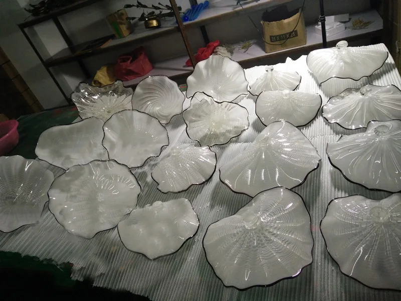 Новое прибытие Лотос Искусство муранского стекла тарелки сложенный форма обведенный узор пол таблички лампа Декор в белом цвете