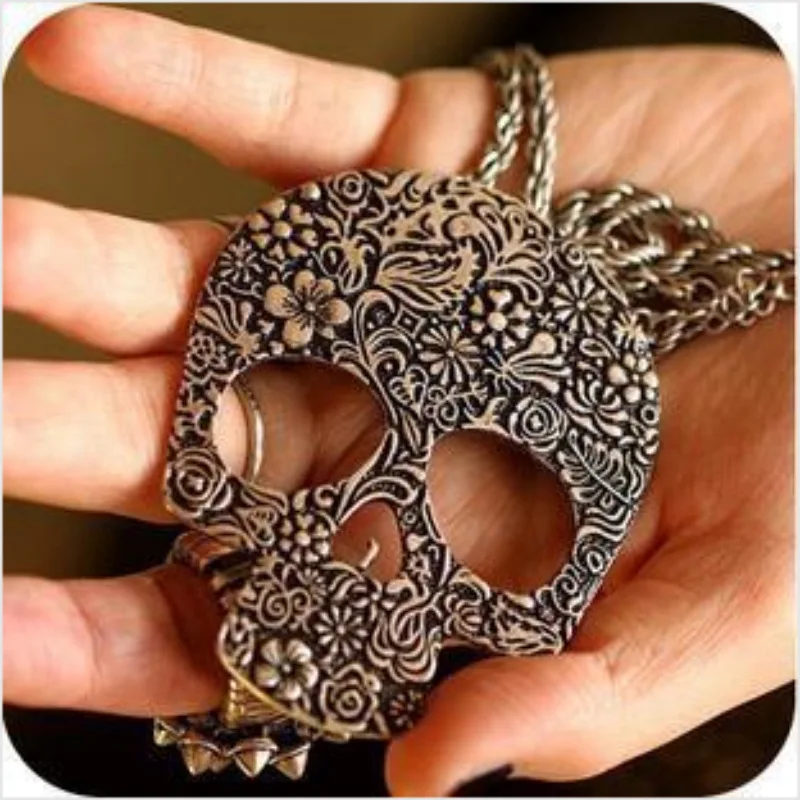 

European And American Jewelry Factory In Yiwu Big Cargo Complex Guge Te Ram Skull Sweater Chain Necklace Female