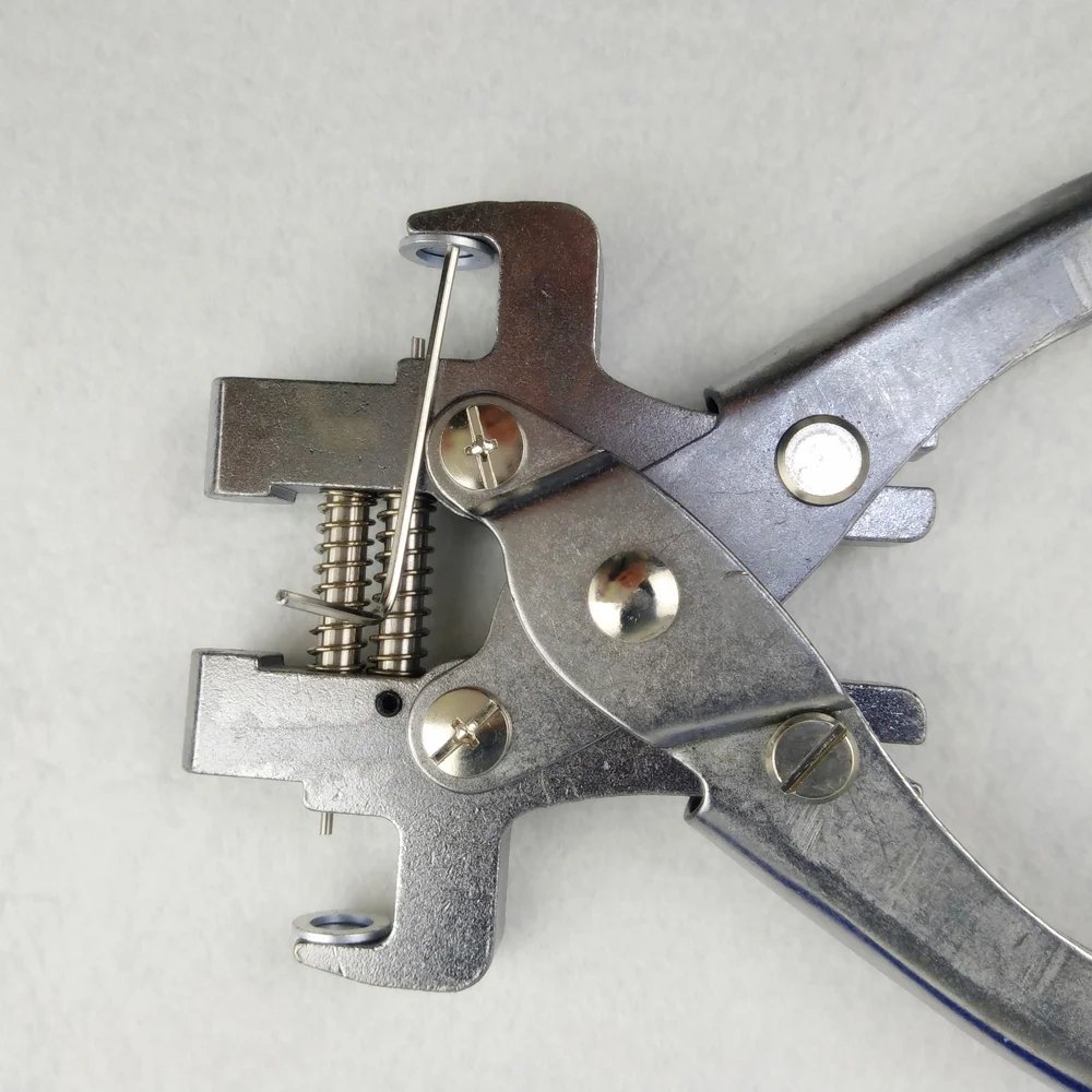 Dismounting-Pin-Flip-Key-Vice-Remover-Flip-Key-02