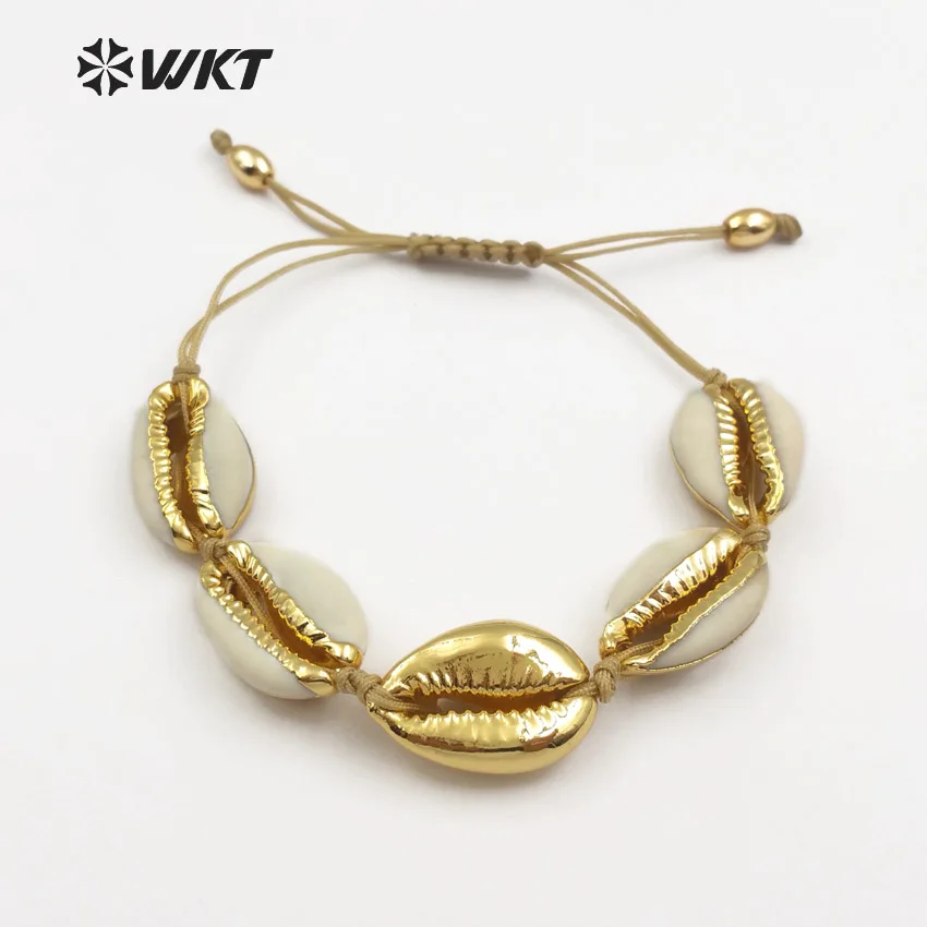 

WT-B433 Sea Side Jewelry White Cowrie Shells Bracelet With One Full Metallic Shell In Boho Style Personlized Gift For Women