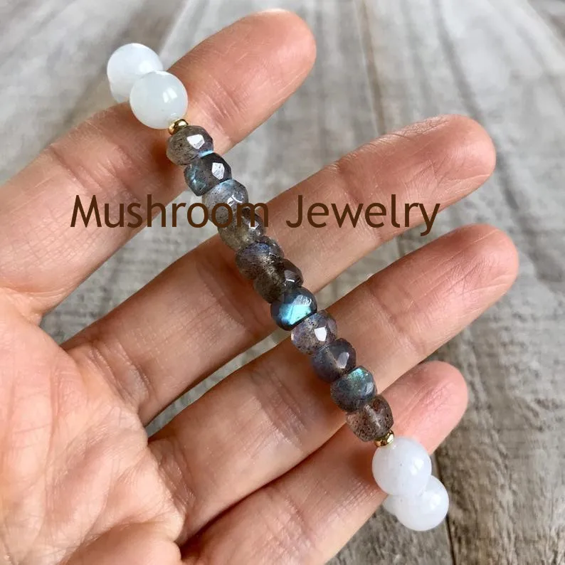 BS2019333 Beautiful aquamarine beads are punctuated with flashy labradorite 2 (1)