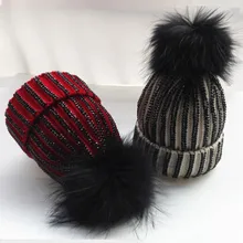 Новейшая Высококачественная брендовая полосатая Завитая Вязаная Шапка-бини, кепки со стразами, женские роскошные шапки из натурального меха енота, меховые шапки Skullies