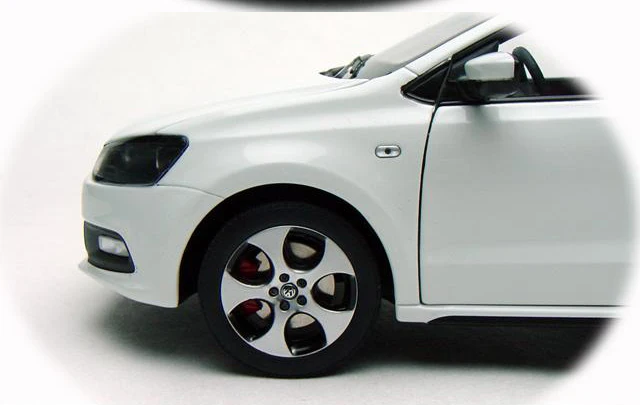 1:18 литая под давлением модель для Volkswagen VW Polo GTI 2012 Белый хэтчбек игрушечный автомобиль миниатюрная Коллекция подарков