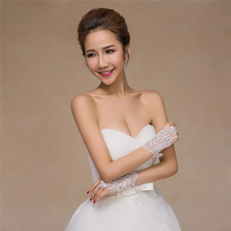 Sequined Bridal Gloves 2016 Lace Wedding Glove White Red Wrist Fingerless Cheap Bridal Accessories for Prom Party Wedding Gloves