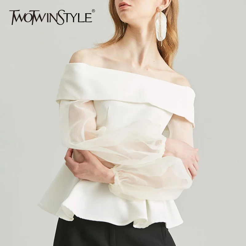 Женская футболка с вырезом лодочкой TWOTWINSTYLE осенняя белая пышными рукавами и