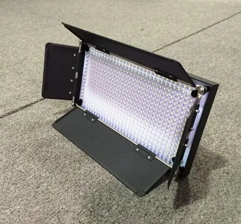 

one Pieces Barn door For 876 LED Light