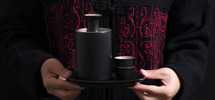 Японский стиль креативный черный керамический чайник винный набор небольшой чаши для Саке хип-колба лоток теплый чай база чайная чашка ликер чайник