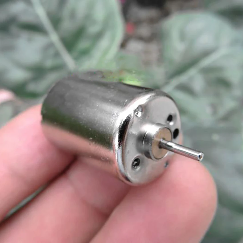 

DC 6V Micro Motor with Metal Commutator, Brush 0.03A, 9000 RPM, Output Shaft Length 7.5mm, Shaft Dia 1.5mm Mini DIY DC Motor