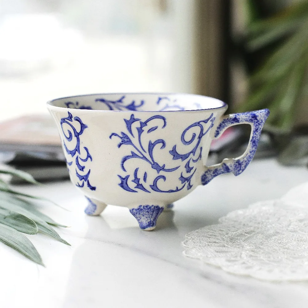 

Underglaze color hand-painted three-legged goblet ceramic mug afternoon tea cup coffee porcelain mug breakfast milk oatmeal cup