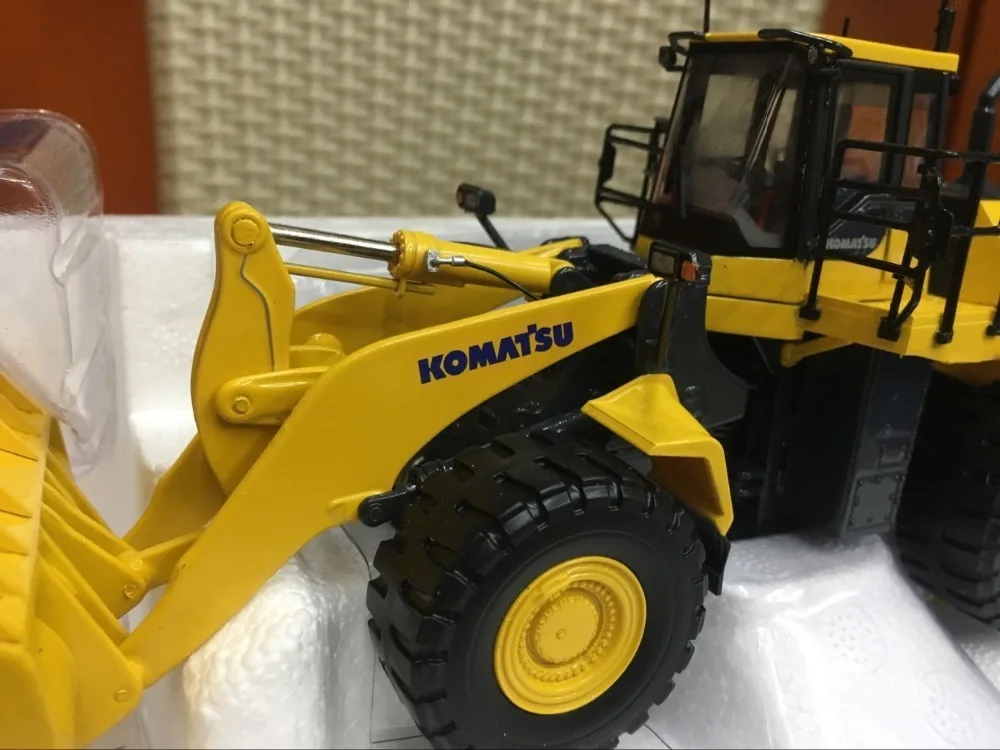 Оригинальная литая под давлением модель 1:50 Масштаб UH8127 Komatsu WA600-8 Колесный погрузчик строительная машина игрушка для украшения, коллекция, подарок