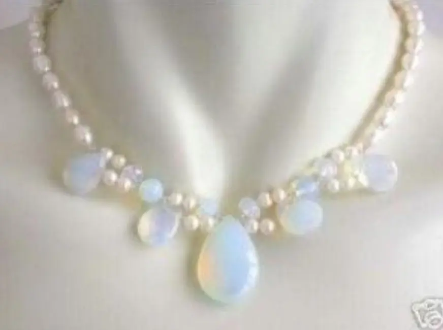 

SHIPPINGBlue Fire Opal and Fresh Water Pearl Cluster Necklace