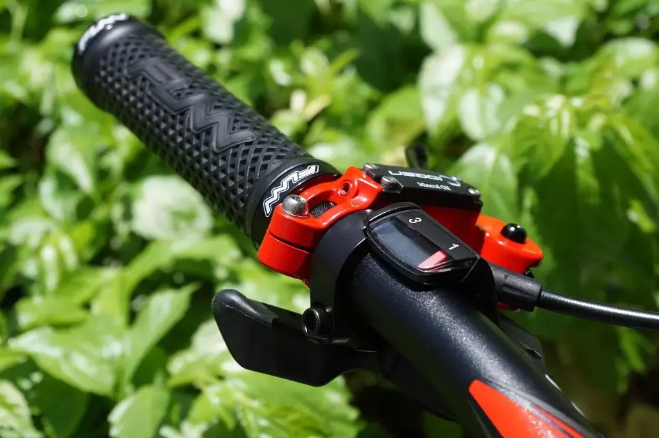 white mtb grips