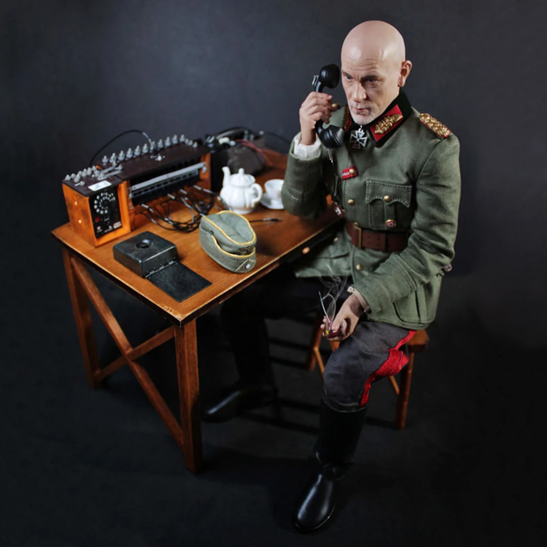 

30cm 1/6 Soldier Model Realistic Headsculpt DIY Handmade Figure Model With High Degree Of Reduction - German Field Telephone