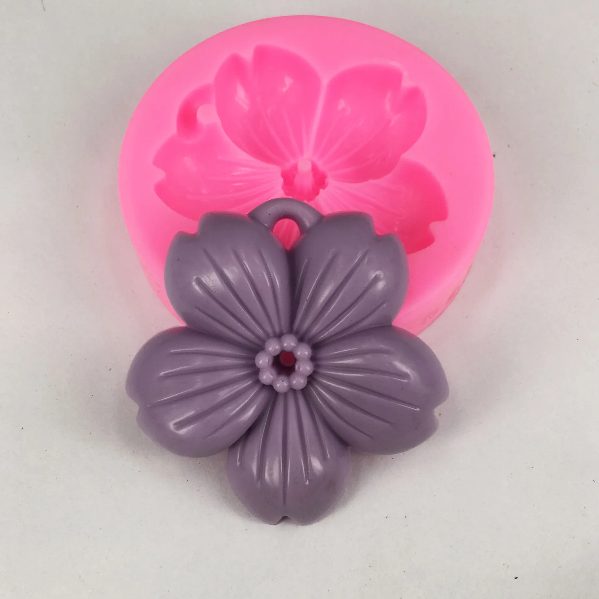 

Flower Shaped Plaster Wax Pendant Mould silicone Soap Making Mold
