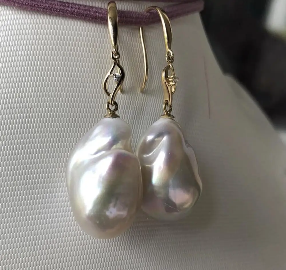 

pair of 15-18mm south sea white pearl dangle earring 18k