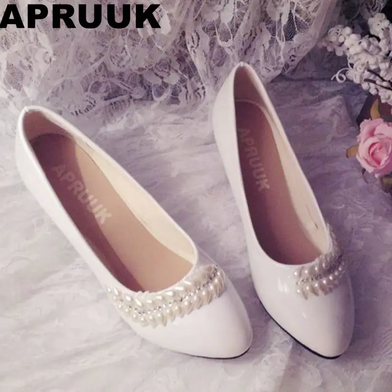 Wedding shoes for bride middle heel white color leaves