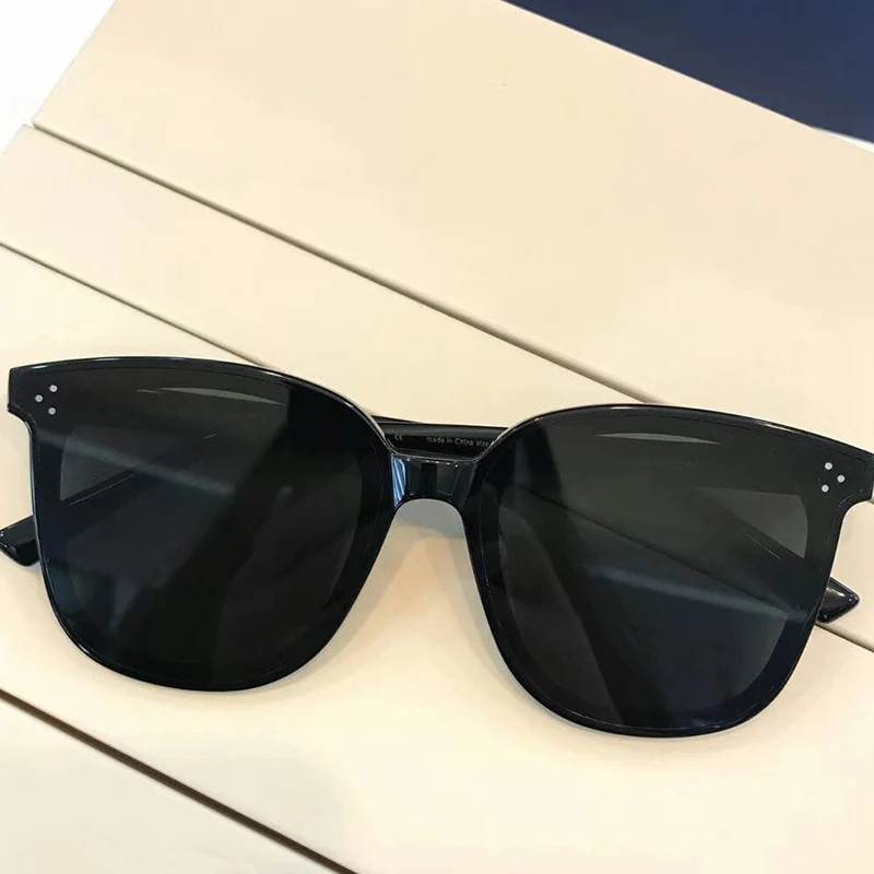 

2019 GEntle Fashion Women Colour Luxury Flat Top Cat Eye Sunglasses Elegant oculos de sol men oversized Sun glasses jack bye